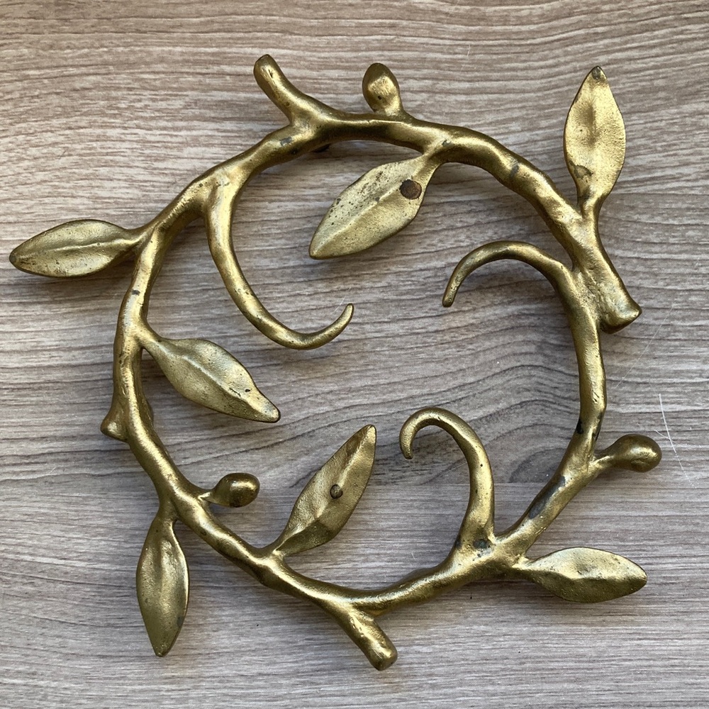 Michael Aram Leaf vine round trivet Gold tone signed